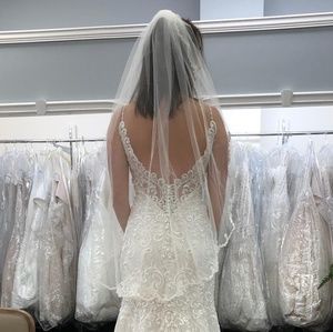 Scalloped Lace Wedding Veil